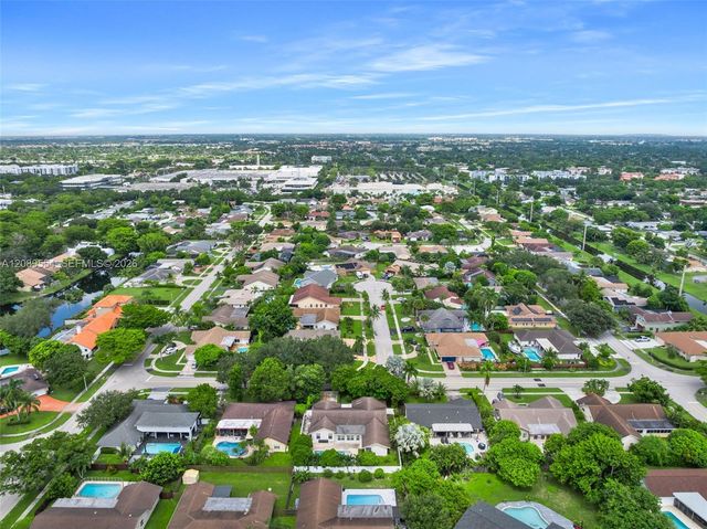 7700 NW 11th Place, Plantation, FL 33322