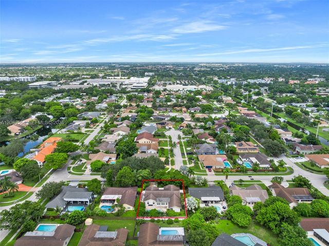 7700 NW 11th Place, Plantation, FL 33322