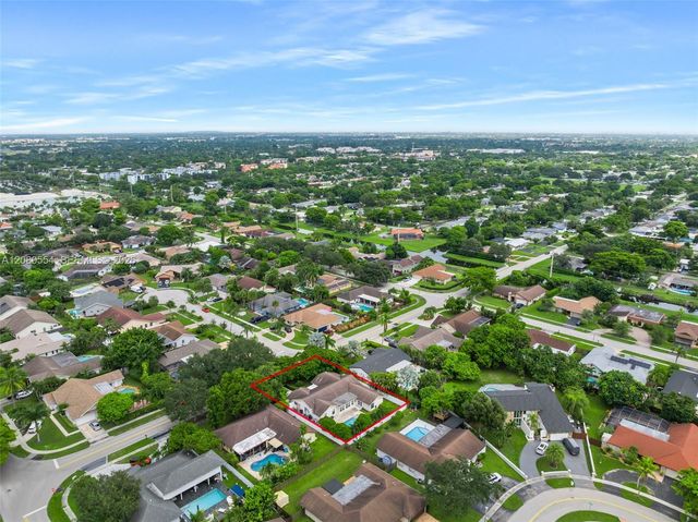 7700 NW 11th Place, Plantation, FL 33322