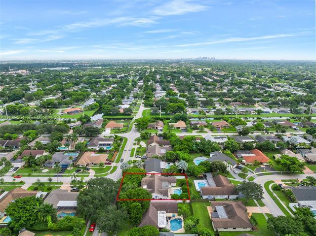 7700 NW 11th Place, Plantation, FL 33322