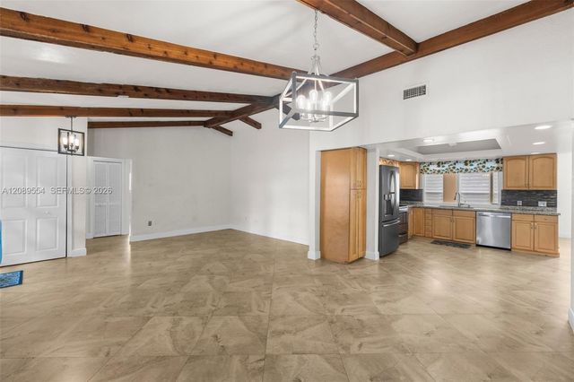 7700 NW 11th Place, Plantation, FL 33322