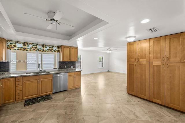 7700 NW 11th Place, Plantation, FL 33322