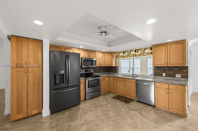 7700 NW 11th Place, Plantation, FL 33322