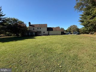 16 FOX LAIR LN, Thornton, PA 19373