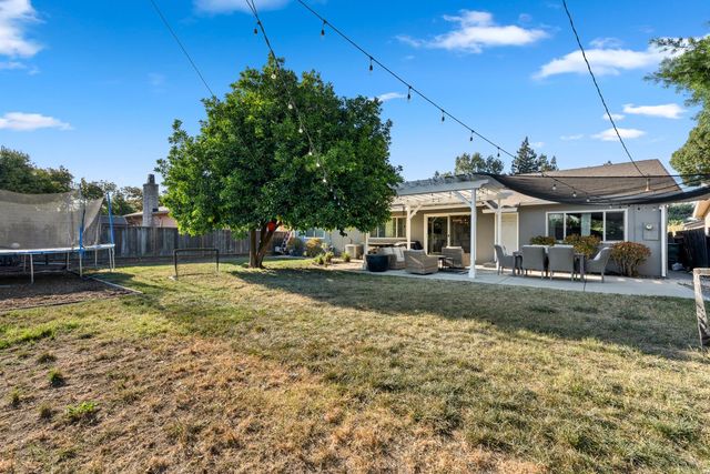 2948 Del Rio Dr, Stockton, CA 95204