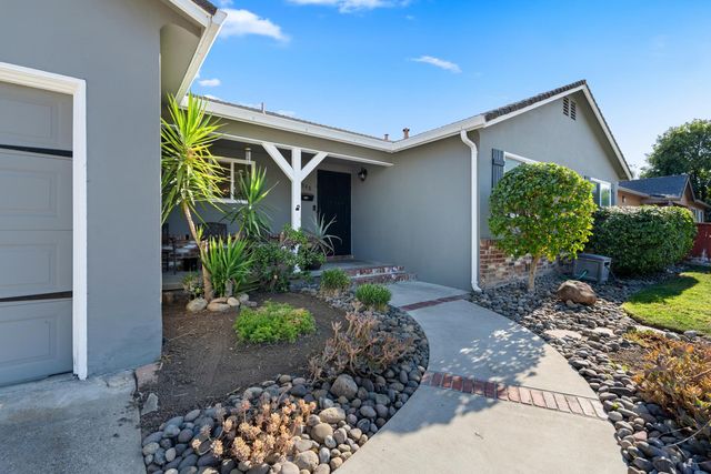2948 Del Rio Dr, Stockton, CA 95204
