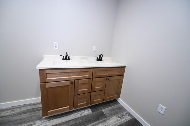 524 E Allison Street, Nevada, MO 64772