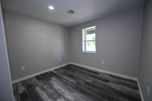 524 E Allison Street, Nevada, MO 64772