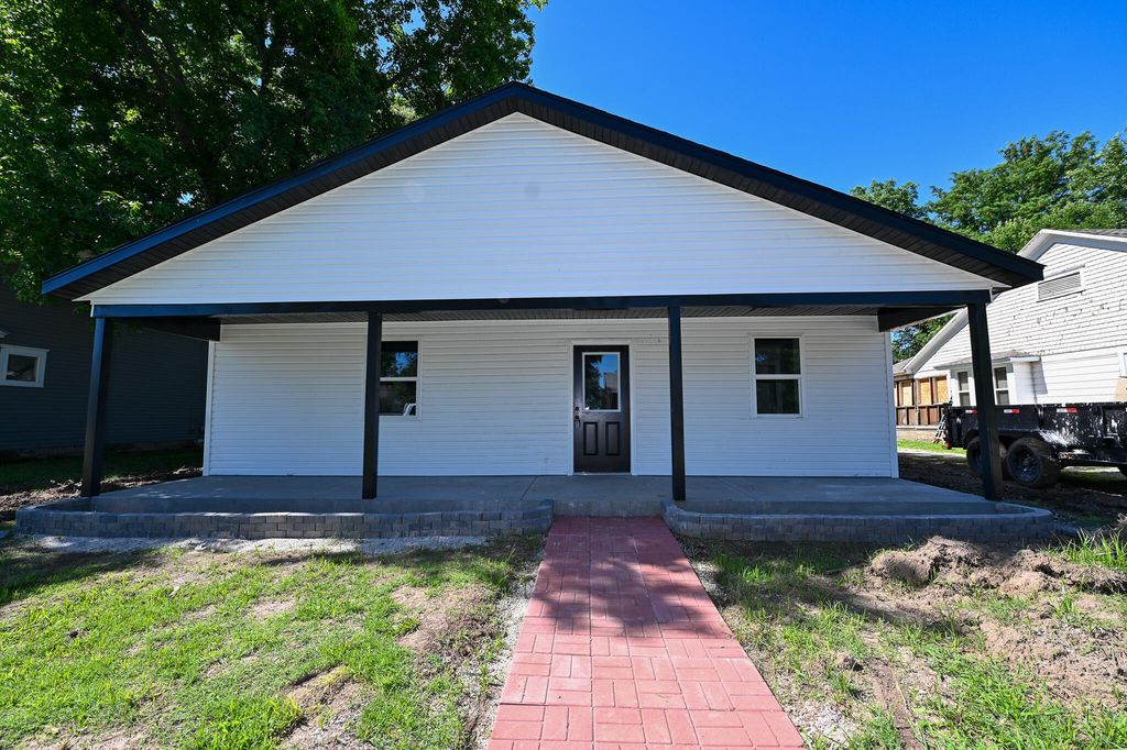 524 E Allison Street, Nevada, MO 64772