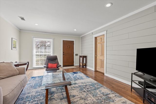 2919 Maple Springs Boulevard, Dallas, TX 75235