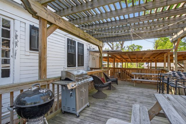 1038 College Street, Shreveport, LA 71104