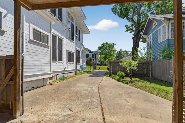 1038 College Street, Shreveport, LA 71104