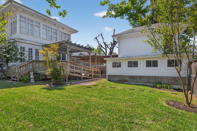 1038 College Street, Shreveport, LA 71104