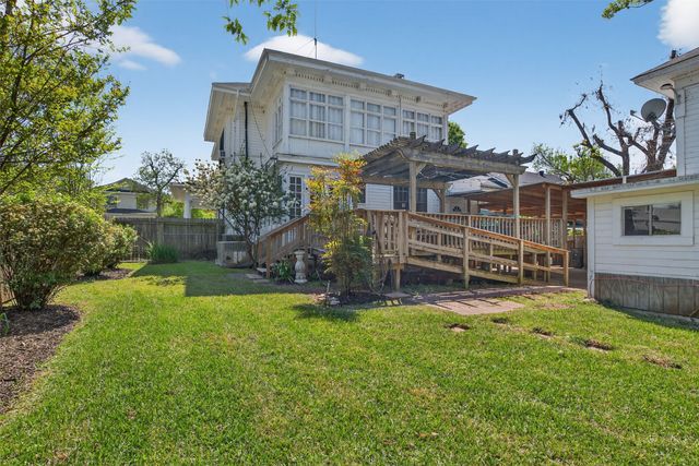 1038 College Street, Shreveport, LA 71104