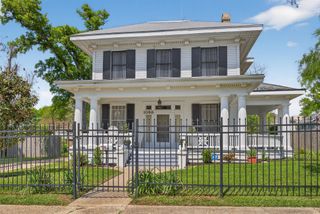 1038 College Street, Shreveport, LA 71104