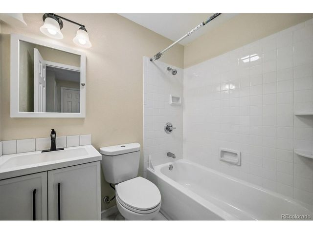 7700 W Glasgow Pl 18B, Littleton, CO 80128