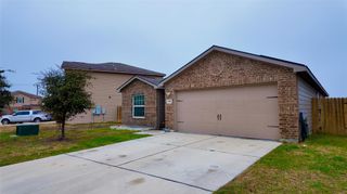 685 Yearwood LN, Jarrell, TX 76537