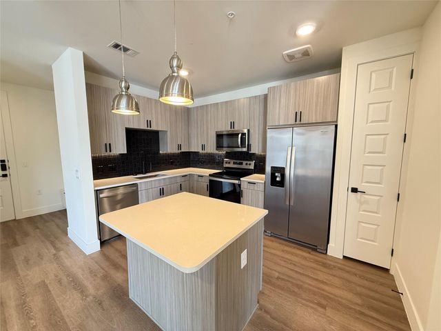 2520 Washington Ave B4, Houston, TX 77007