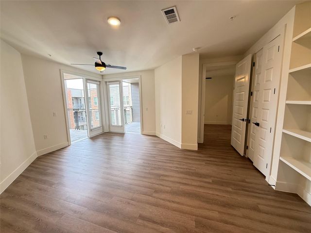 2520 Washington Ave B4, Houston, TX 77007