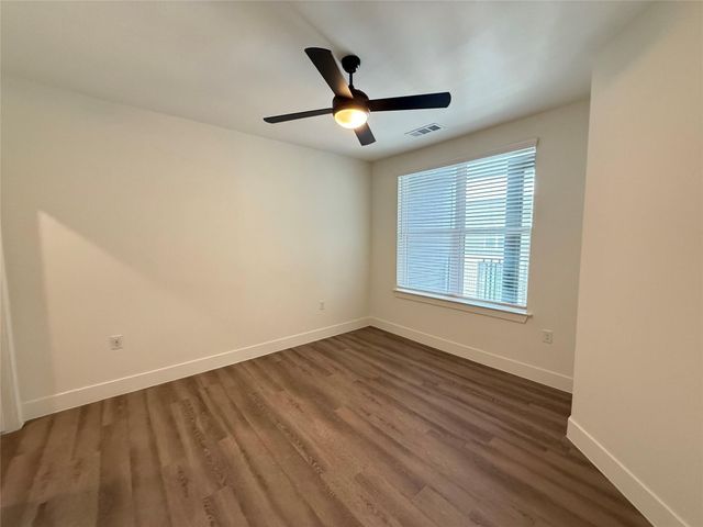 2520 Washington Ave B4, Houston, TX 77007