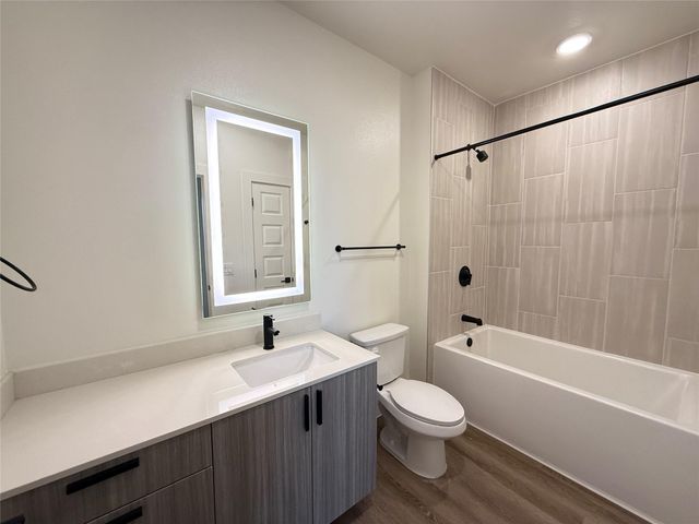 2520 Washington Ave B4, Houston, TX 77007