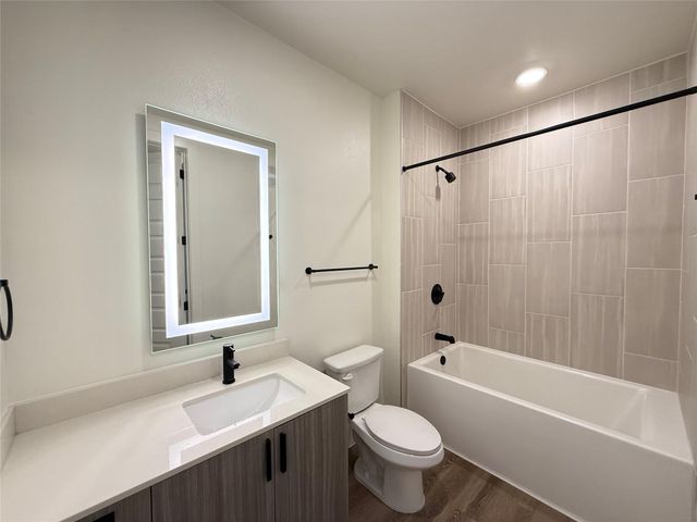 2520 Washington Ave B4, Houston, TX 77007