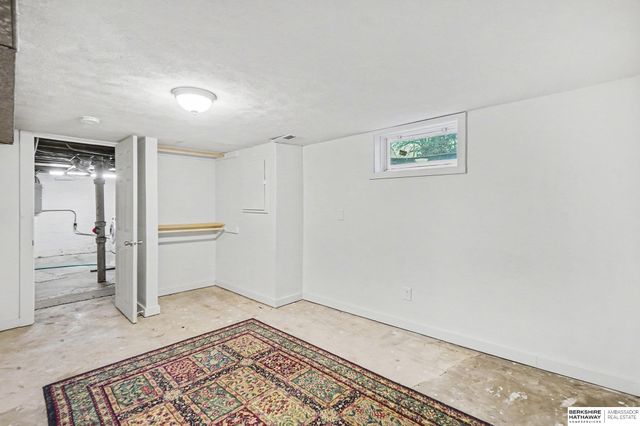 1702 S 49th Street, Omaha, NE 68106