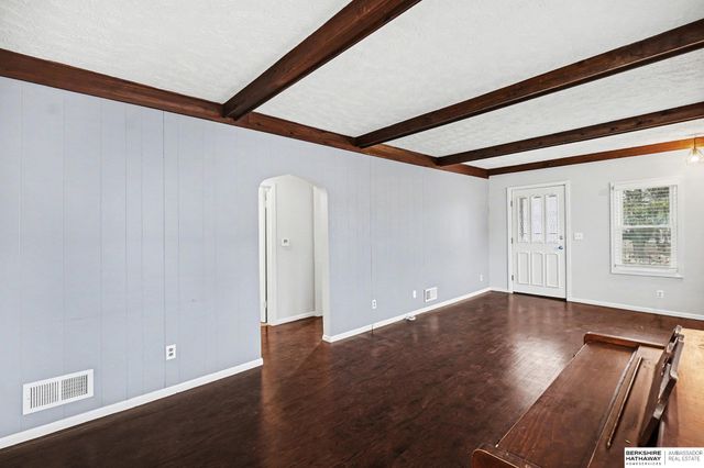 1702 S 49th Street, Omaha, NE 68106