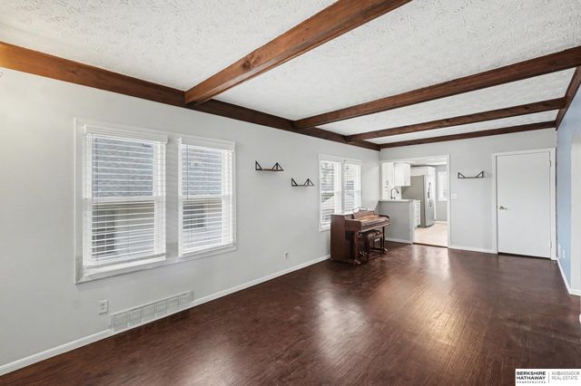 1702 S 49th Street, Omaha, NE 68106