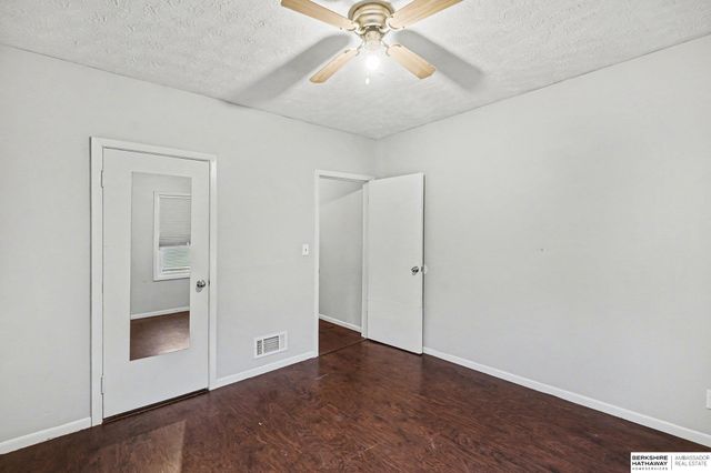 1702 S 49th Street, Omaha, NE 68106