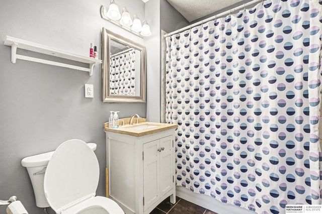 1702 S 49th Street, Omaha, NE 68106