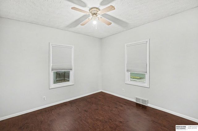 1702 S 49th Street, Omaha, NE 68106