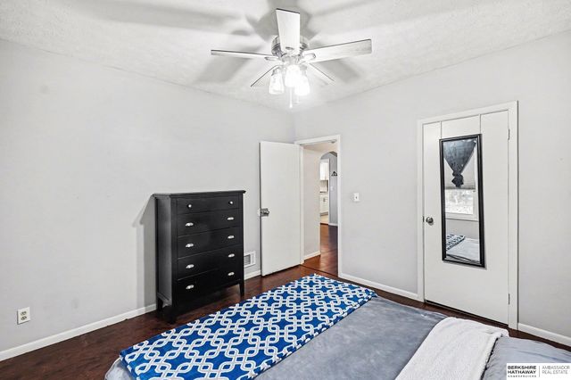 1702 S 49th Street, Omaha, NE 68106