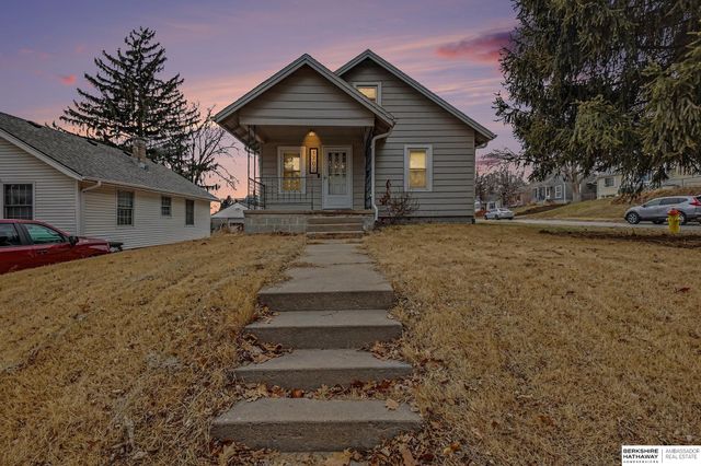 1702 S 49th Street, Omaha, NE 68106