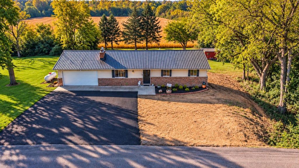 4441 S Pitchin Road, Springfield, OH 45502