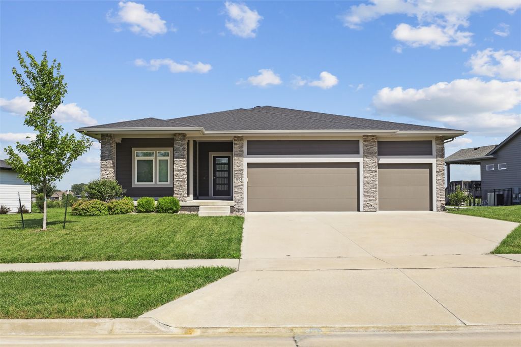 1824 Bentley Court, Norwalk, IA 50211
