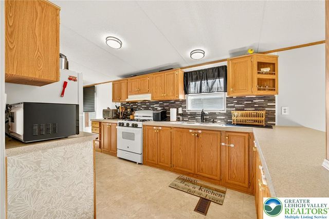 196 Fawn Meadow Court, East Allen Twp, PA 18014