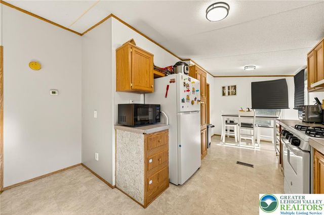 196 Fawn Meadow Court, East Allen Twp, PA 18014