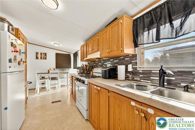 196 Fawn Meadow Court, East Allen Twp, PA 18014