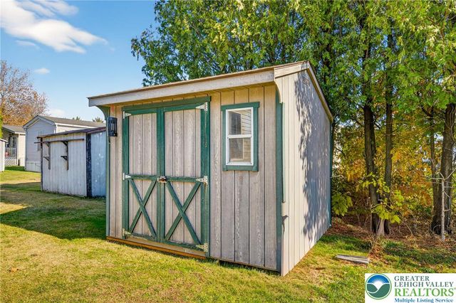 196 Fawn Meadow Court, East Allen Twp, PA 18014