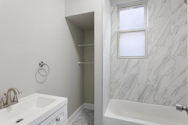 2714 W Polk Street 2, Chicago, IL 60612