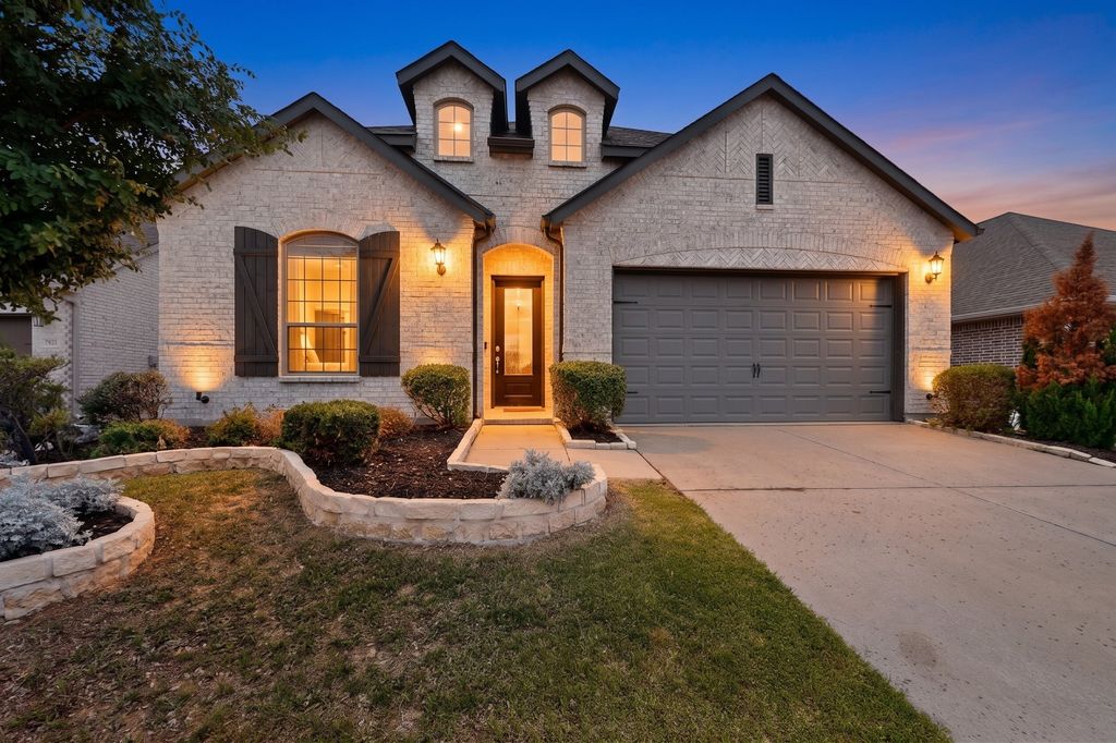 3825 Primrose Drive, Aubrey, TX 76227
