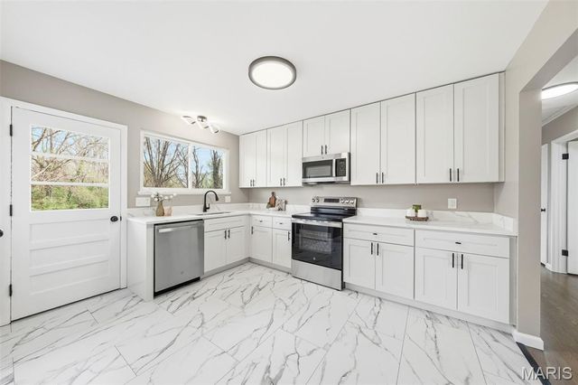 13035 Old Jamestown Road, Black Jack, MO 63033