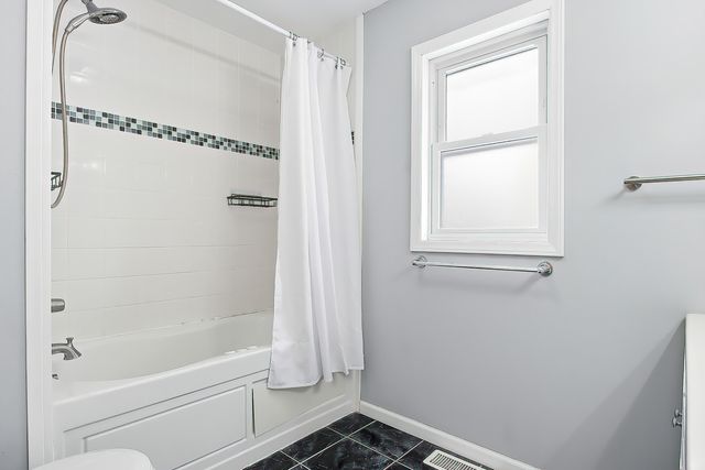 1417 Adams Street, Lake In The Hills, IL 60156