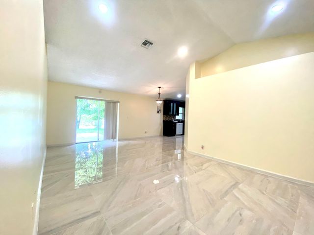 5314 Blueberry Hill Avenue, Lake Worth, FL 33463