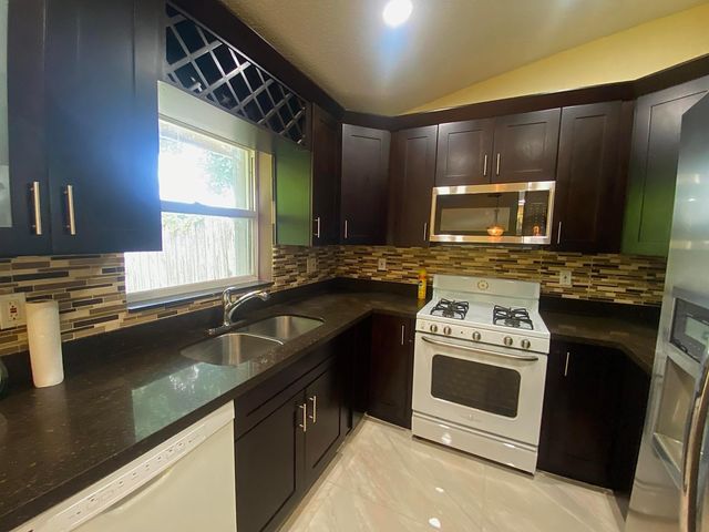 5314 Blueberry Hill Avenue, Lake Worth, FL 33463
