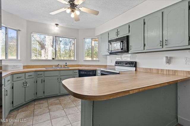 825 Bilglade Drive, Biloxi, MS 39532