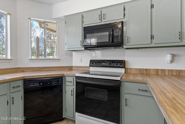 825 Bilglade Drive, Biloxi, MS 39532