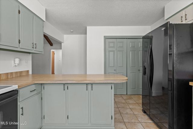 825 Bilglade Drive, Biloxi, MS 39532