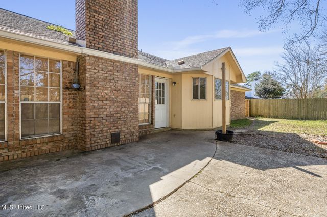 825 Bilglade Drive, Biloxi, MS 39532